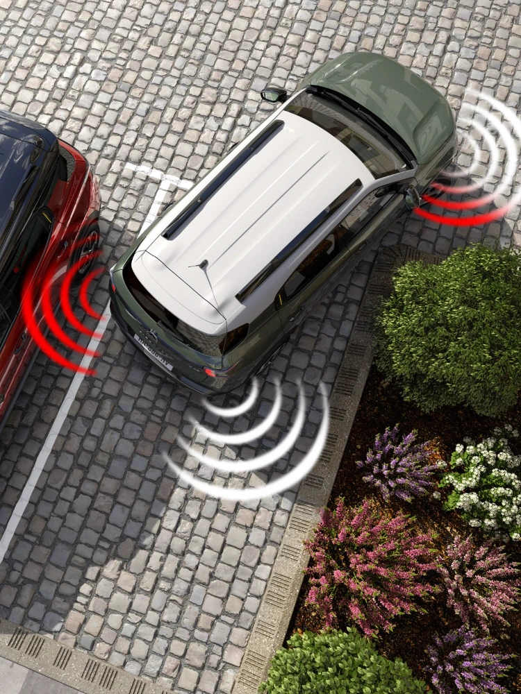 Vue de parking vue de dessus du SUV Citroën ë-C3 Aircross illustrant la détection d’obstacles pour des manœuvres quotidiennes plus sûres, plus faciles et abordables.