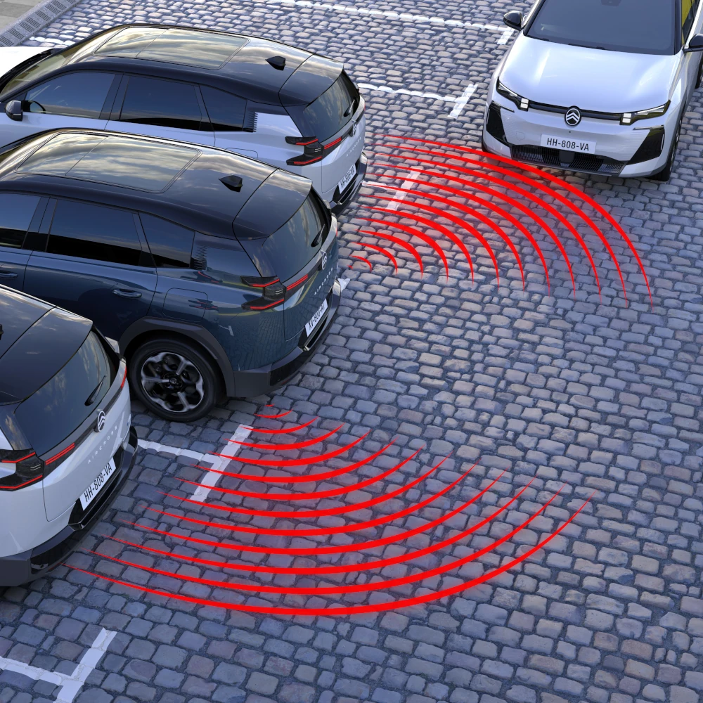 Vue arrière ë-C5 Aircross avec alerte de circulation transversale arrière, améliorant la visibilité, la sécurité, la technologie et l’assistance premium au recul