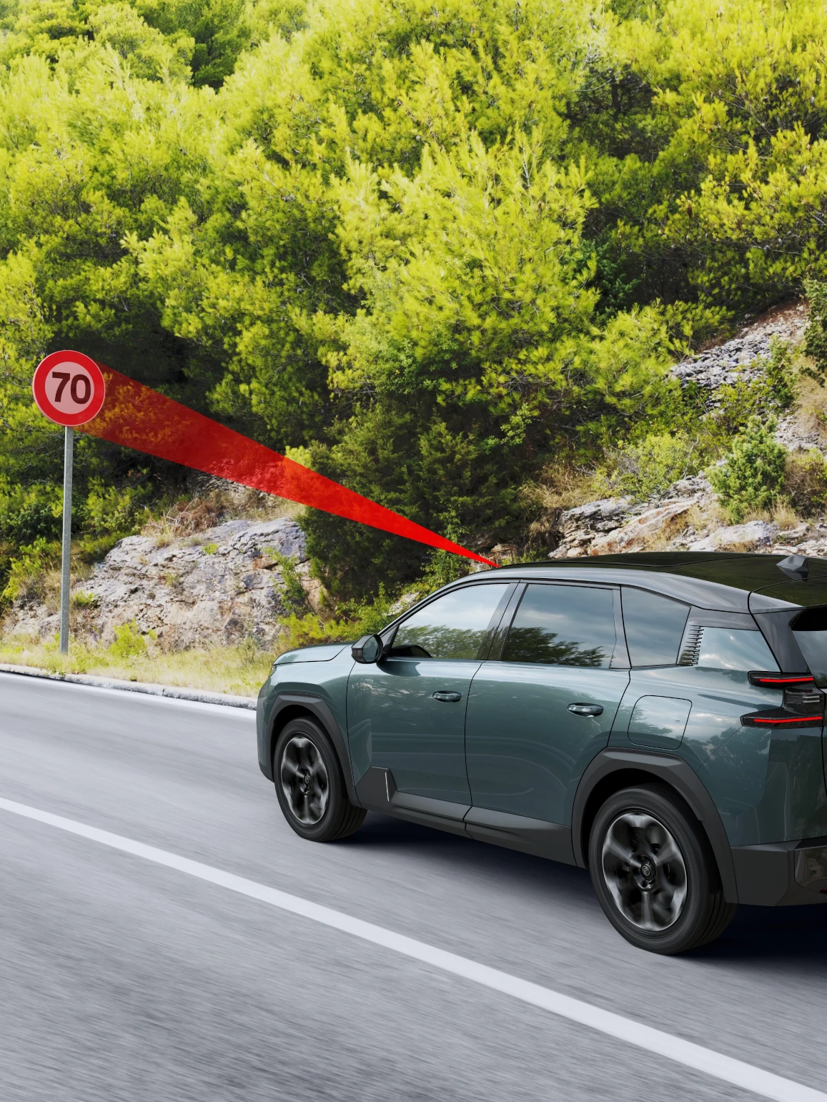 Vue latérale ë-C5 Aircross avec reconnaissance des panneaux de signalisation améliorant la sécurité, la visibilité, la technologie et une conduite éclairée plus fluide